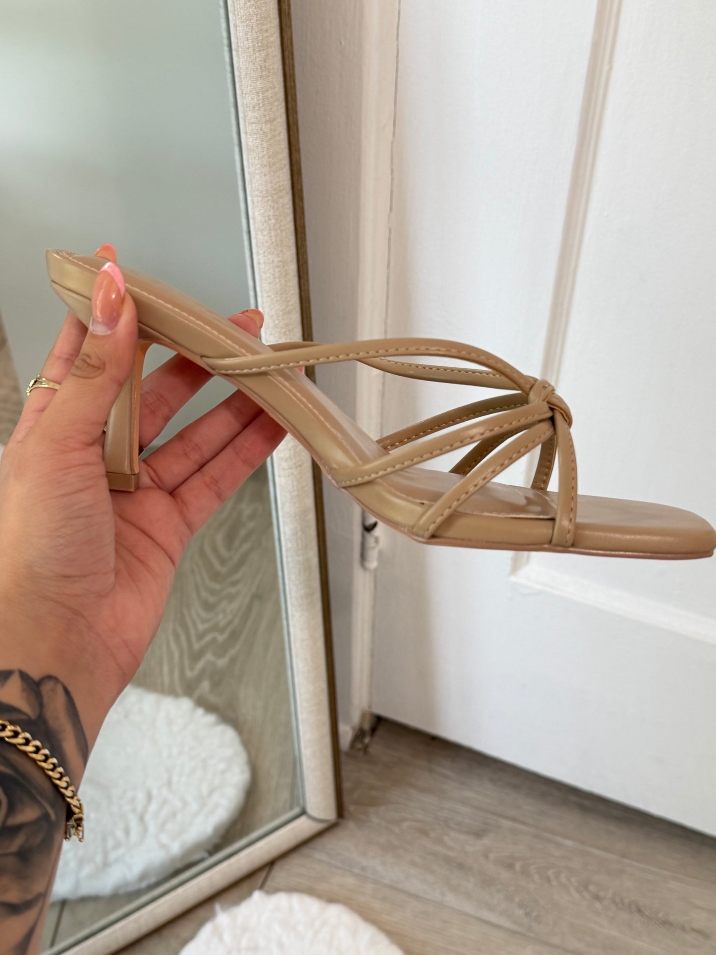 Mia nude heel