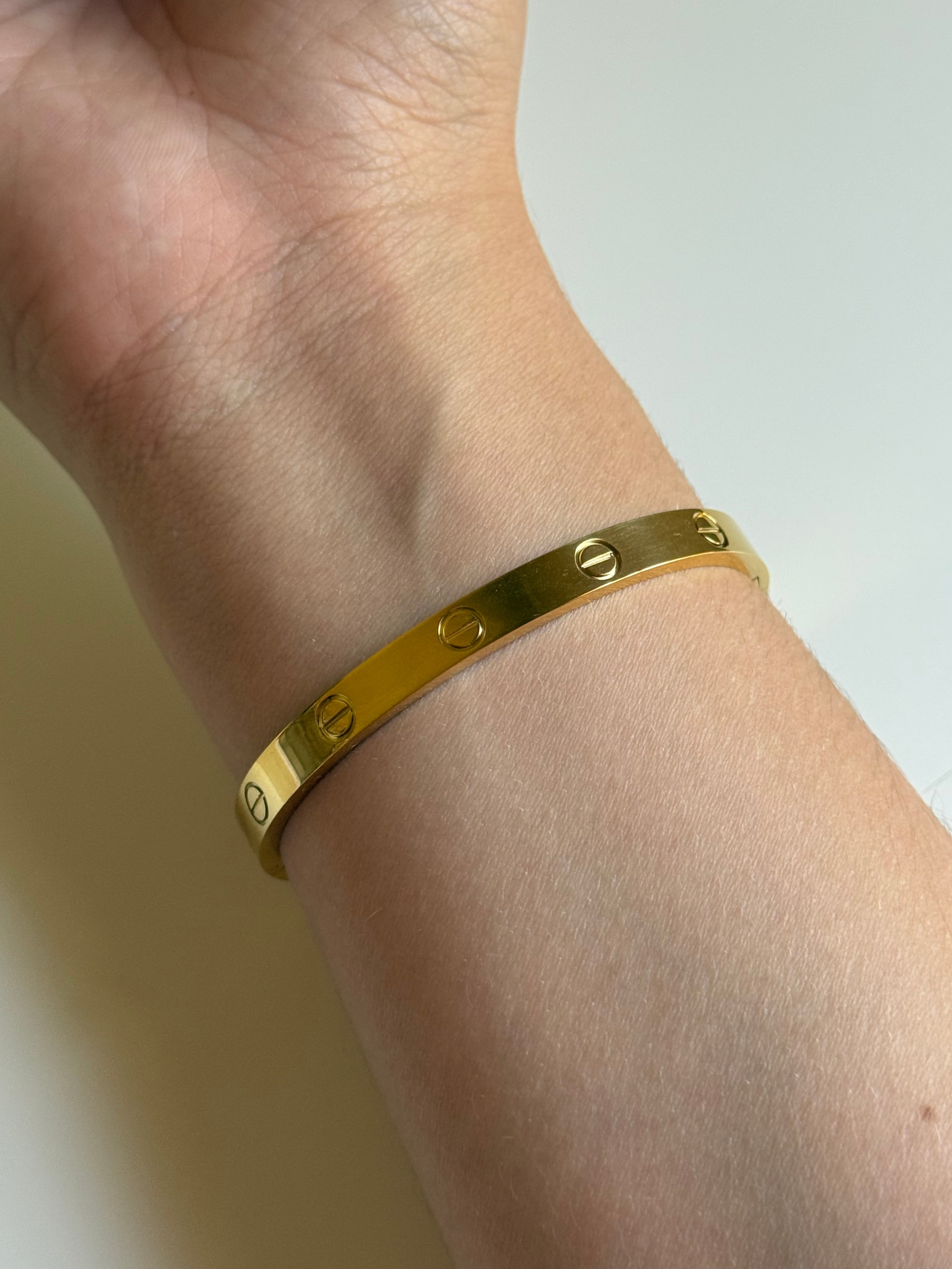 Love gold bangle