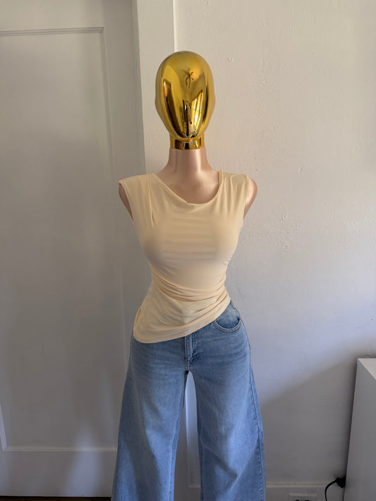 Sara yellow top